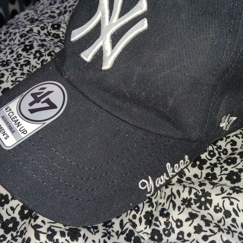 Yankees hat - Picture 3 of 3